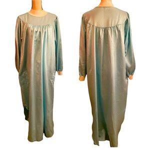 Vintage 1960s baby blue night gown‎ women in size large.